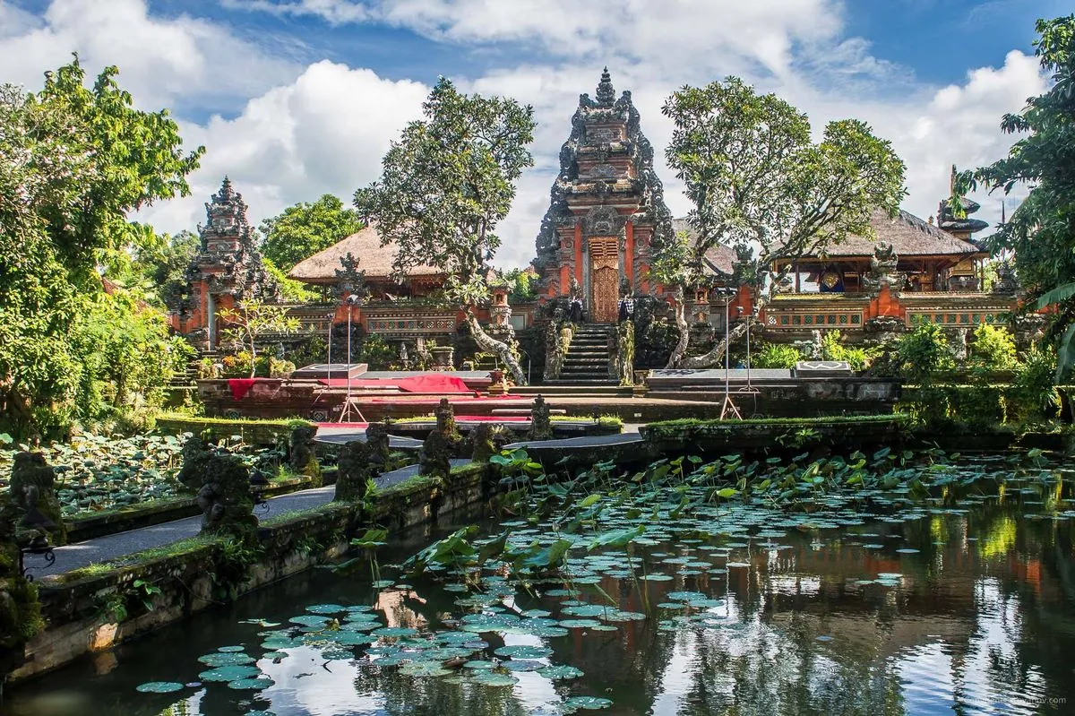 Pura Taman Saraswati temple detail